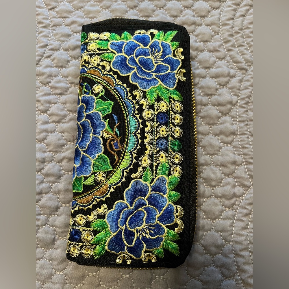 Floral embroidered wallet new no tags